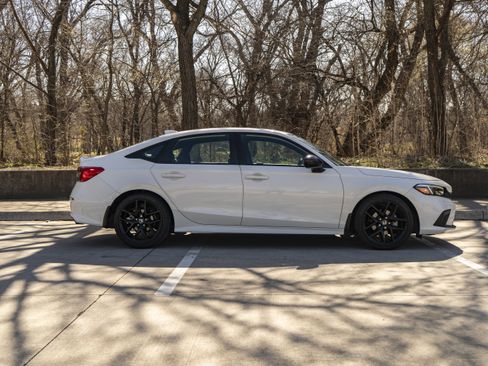 Used 2023 Honda Civic Sport image 10