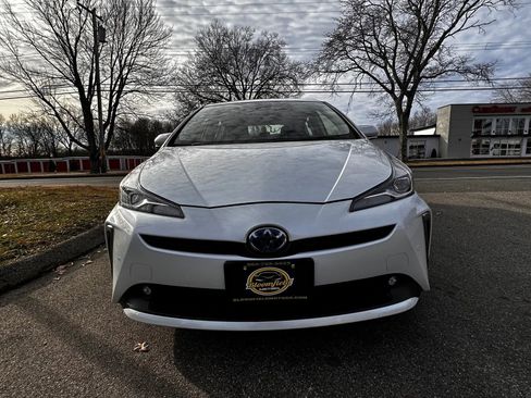 Used 2022 Toyota Prius LE image 2