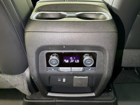 Used 2025 Buick Enclave Avenir AWD/4WD image 25