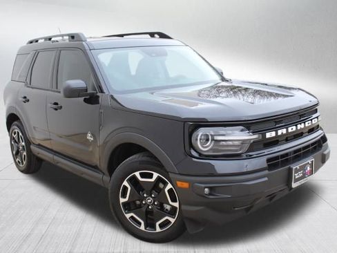 Used 2023 Ford Bronco Sport Outer Banks image 3