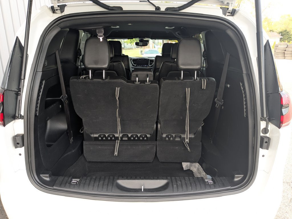 Used 2025 Chrysler Pacifica Select FWD image 30