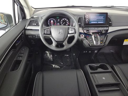 New 2026 Honda Odyssey Touring image 12