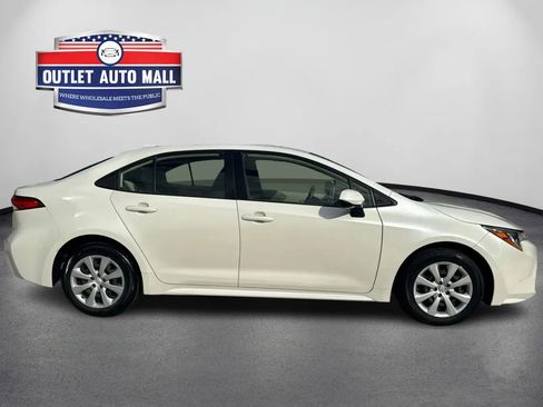 Used 2021 Toyota Corolla LE image 2