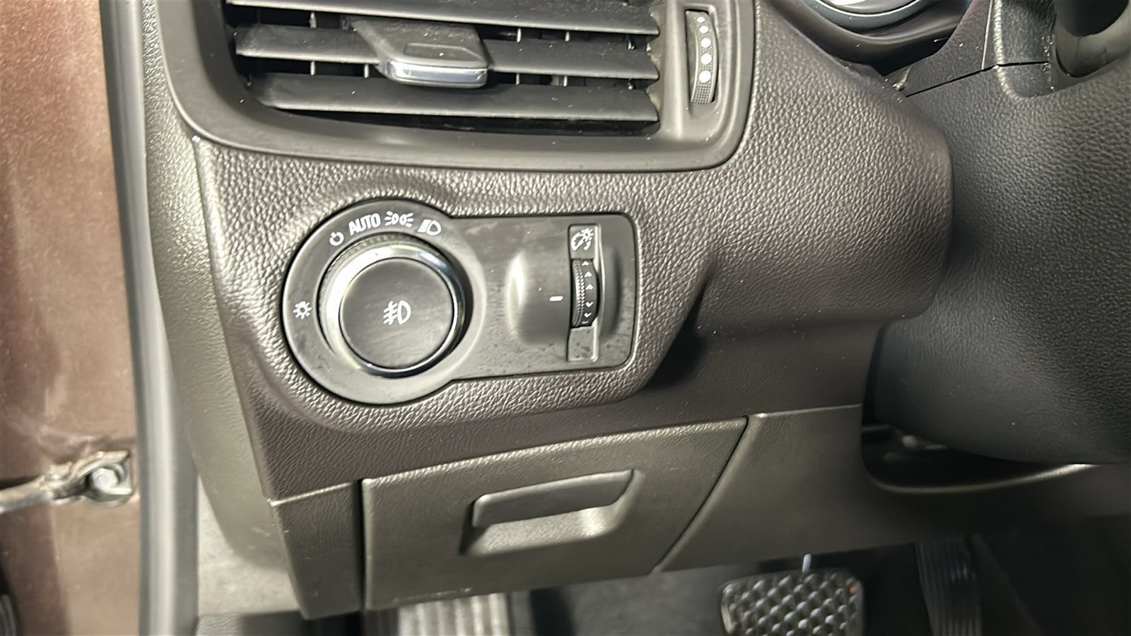 Used 2020 Buick Envision Essence FWD image 24