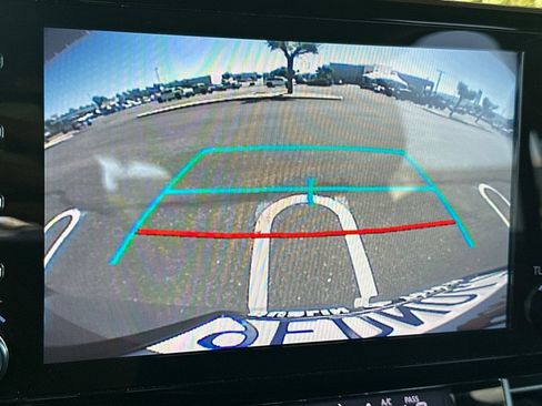 Used 2022 Toyota Sienna XLE FWD image 21