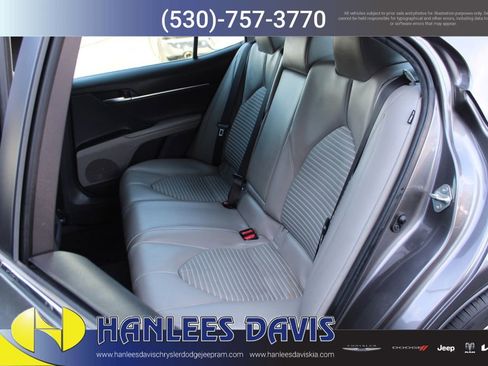 Used 2020 Toyota Camry SE image 14