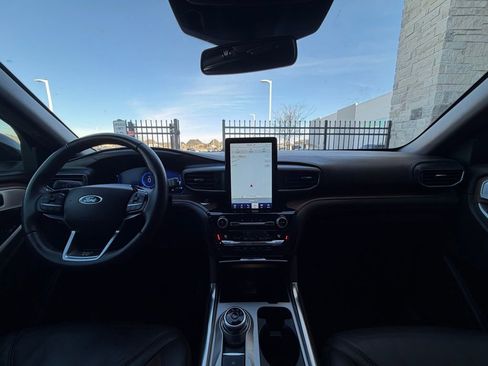 Used 2021 Ford Explorer King Ranch w/ Premium Technology Package image 26