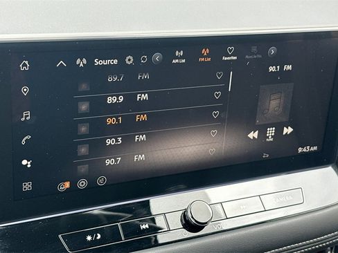 Used 2025 Nissan Rogue SL image 22