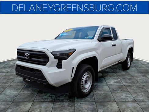 Used 2025 Toyota Tacoma SR image 8