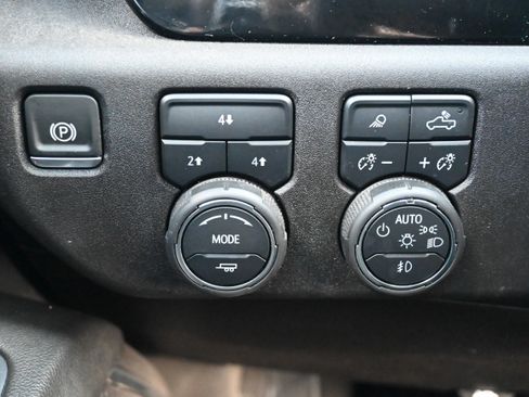 Used 2024 Chevrolet Silverado 2500 LT w/ Z71 Sport Edition image 28