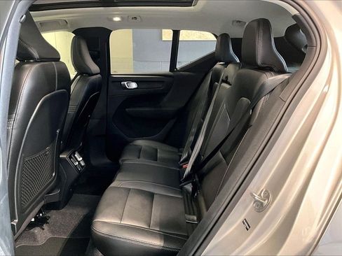 Used 2025 Volvo XC40 B5 Plus image 15