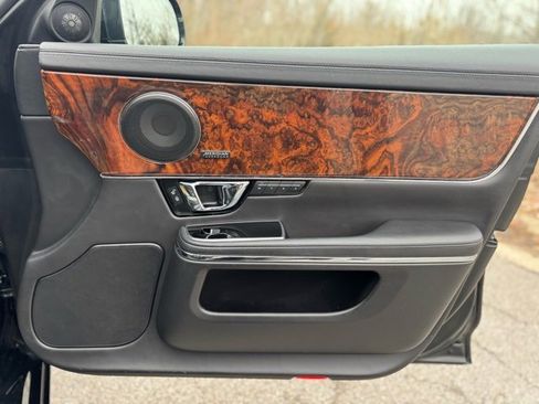 Used 2019 Jaguar XJ R-Sport image 17