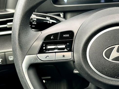 Used 2025 Hyundai Elantra Blue image 24