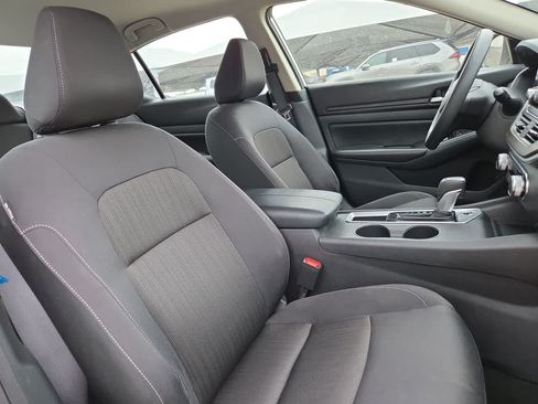 Used 2025 Nissan Altima 2.5 SV FWD image 18
