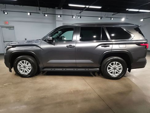 Certified 2025 Toyota Sequoia SR5 AWD/4WD image 4