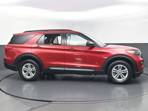 Used 2022 Ford Explorer XLT w/ Equipment Group 202A AWD/4WD image 6