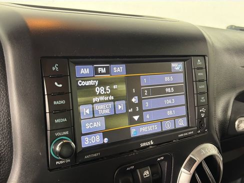 Used 2015 Jeep Wrangler Unlimited Rubicon AWD/4WD image 19
