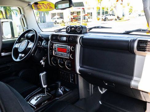 Used 2012 Toyota FJ Cruiser 4WD w/ Convenience Pkg image 29