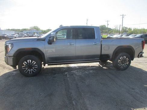 New 2026 GMC Sierra 2500 Denali Ultimate AWD/4WD image 10