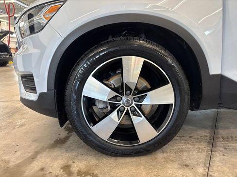 Used 2020 Volvo XC40 T5 Momentum w/ Protection Package AWD/4WD image 30