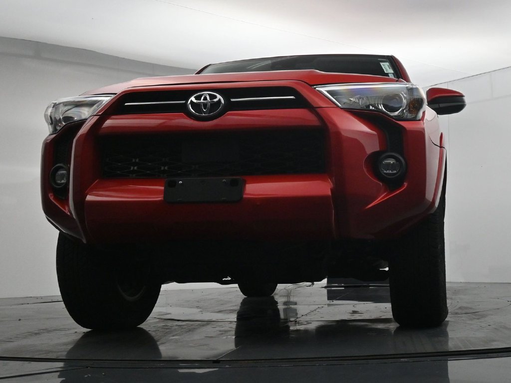 Used 2024 Toyota 4Runner SR5 AWD/4WD image 32