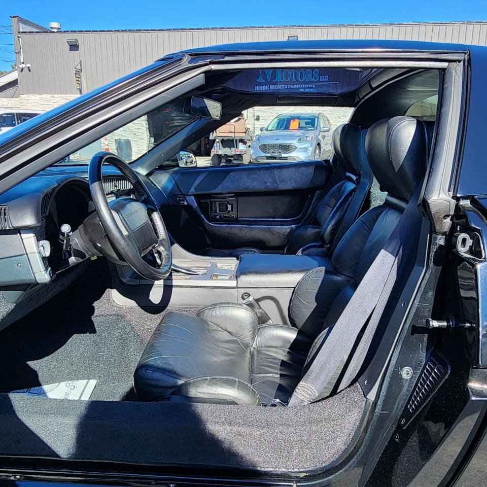 Used 1990 Chevrolet Corvette Coupe RWD image 11