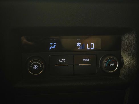 Used 2019 Chevrolet Traverse LT AWD/4WD image 17