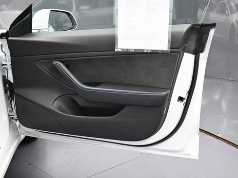 Used 2019 Tesla Model 3 Standard Range Plus image 37