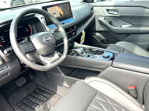 New 2026 Nissan Rogue Platinum w/ Platinum Premium Package AWD/4WD image 9