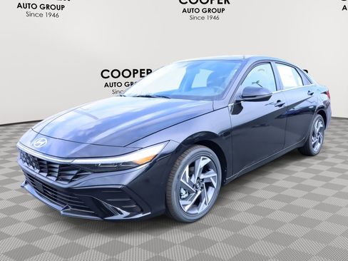 New 2025 Hyundai Elantra Limited image 3