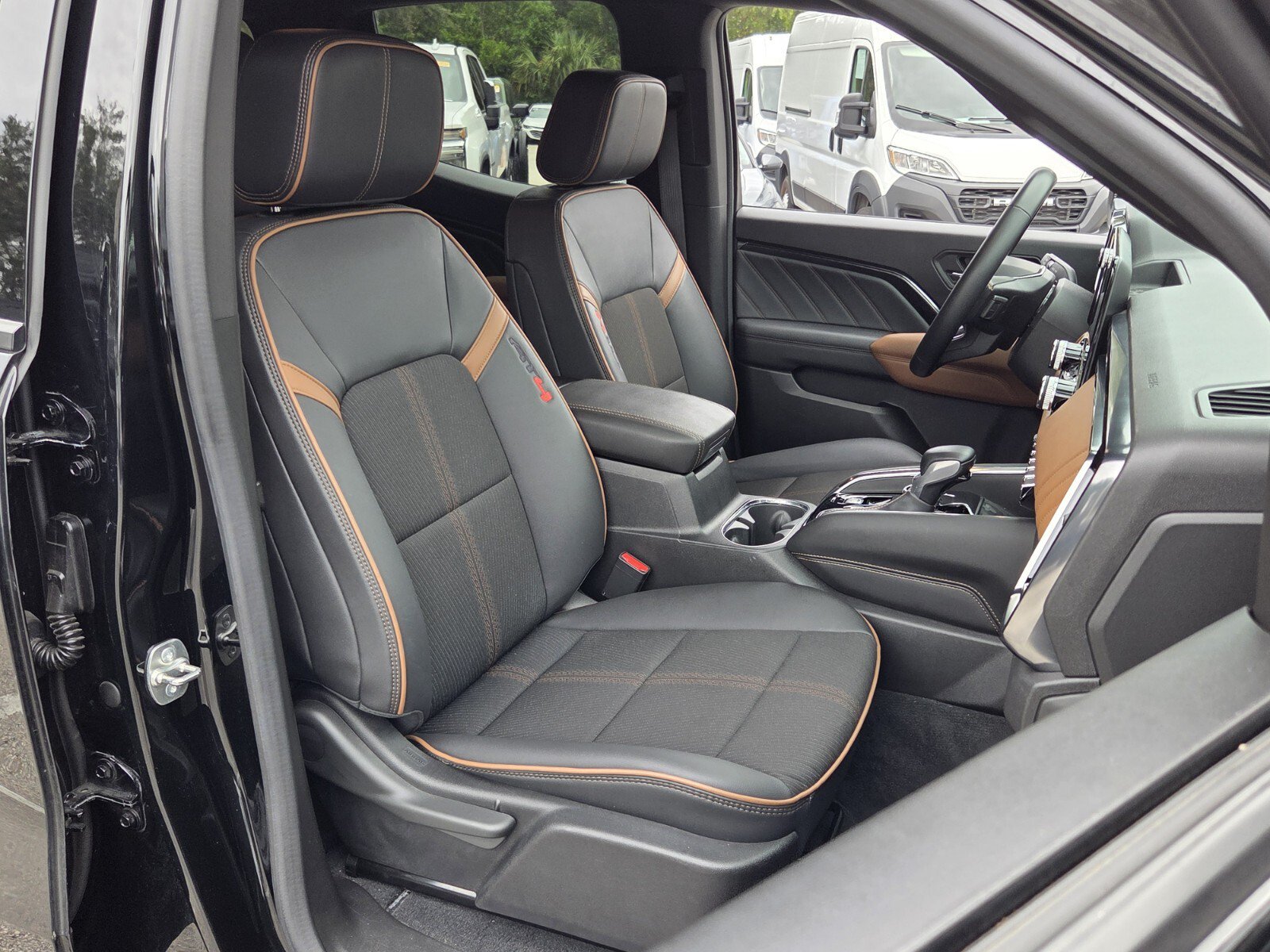 Used 2024 GMC Canyon AT4 AWD/4WD image 24