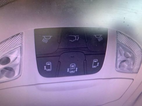 Used 2023 Chrysler Pacifica Touring-L FWD image 14