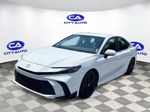 Used 2026 Toyota Camry SE FWD image 8