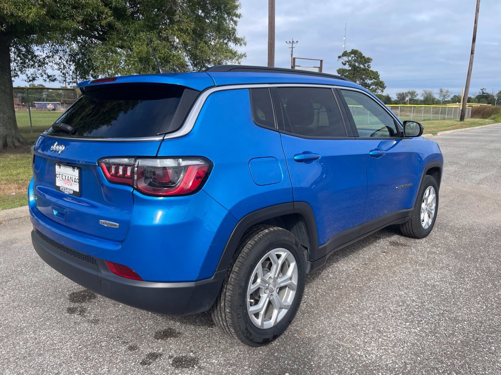 Used 2024 Jeep Compass Latitude AWD/4WD image 7