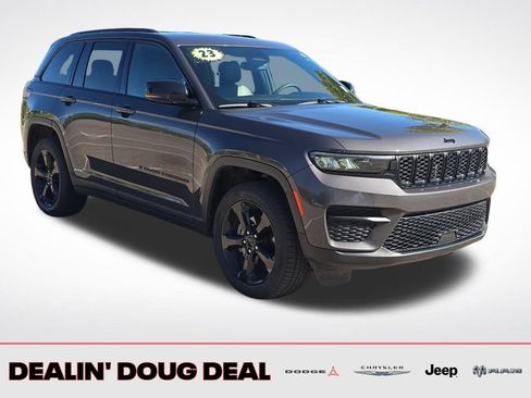 Used 2023 Jeep Grand Cherokee Altitude image 8