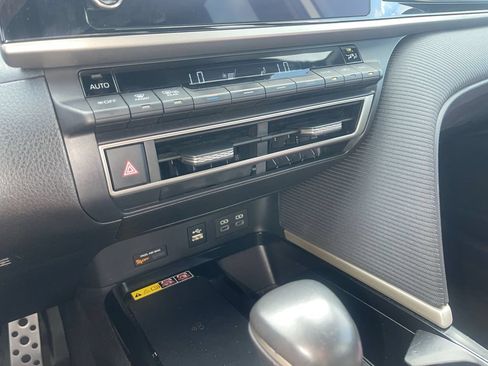 Used 2025 Toyota Camry SE FWD image 24