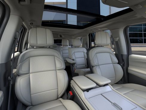 New 2026 Lincoln Navigator Reserve AWD/4WD image 10