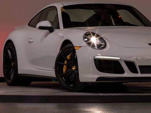 Used 2019 Porsche 911 Carrera GTS RWD image 22