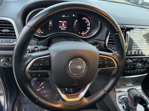 Used 2022 Jeep Grand Cherokee Laredo E image 16