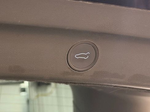 Used 2022 Tesla Model Y Performance image 16