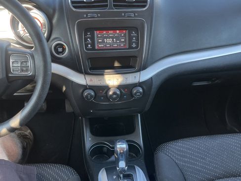 Used 2018 Dodge Journey SE image 17