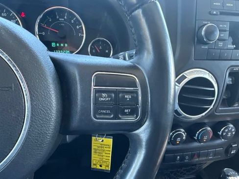 Used 2015 Jeep Wrangler Unlimited Sahara w/ Connectivity Group AWD/4WD image 21