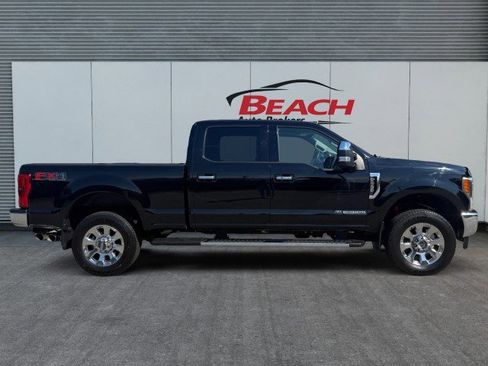 Used 2017 Ford F250 Lariat w/ Lariat Ultimate Package AWD/4WD image 9