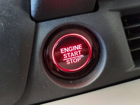 Used 2025 Honda Pilot Touring image 8