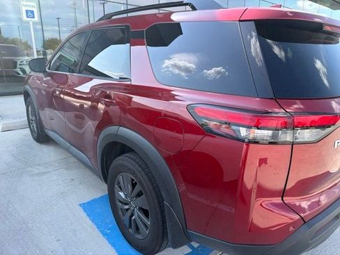 Used 2022 Nissan Pathfinder SV FWD image 3