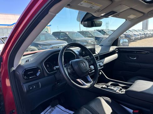 Used 2023 Honda Pilot Touring image 11