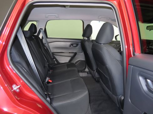 Certified 2025 Nissan Rogue S image 32