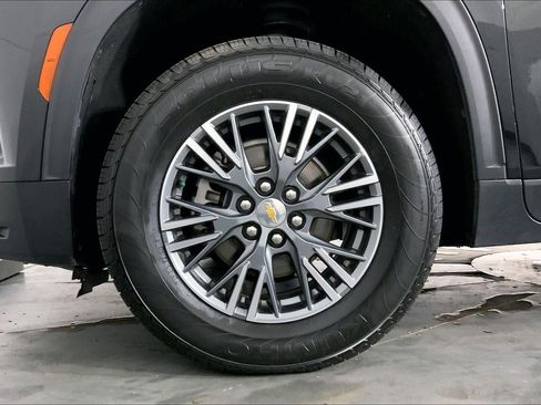Used 2024 Chevrolet Traverse LT AWD/4WD image 9