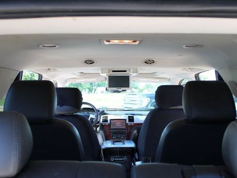 Used 2014 Cadillac Escalade Premium RWD image 9