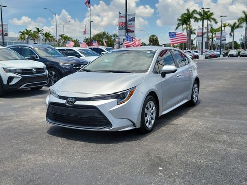Used 2023 Toyota Corolla LE FWD image 5